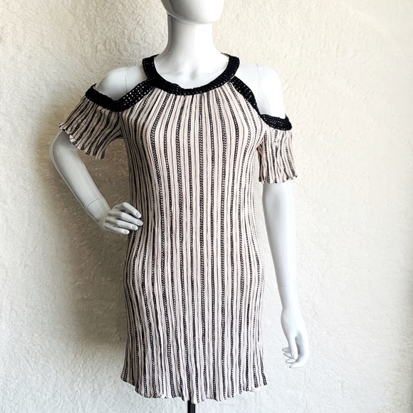 Charlotte Russe Dresses & Skirts - Charlotte Russe Small Dress Cream Cold Shoulder